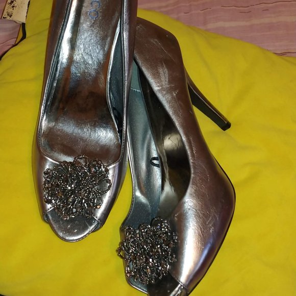 Peep Toe Pumps - Picture 5 of 7
